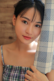 诱人的年轻女教师hd高清